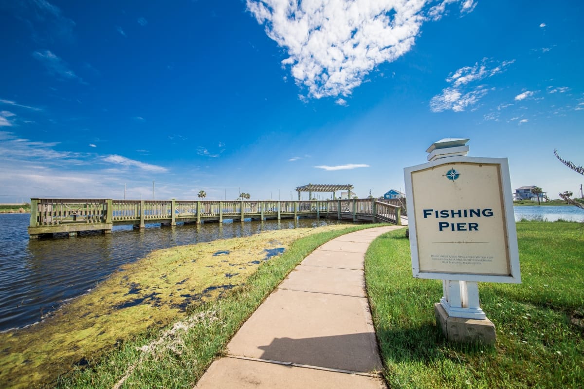 Fishing pier at Pointe West